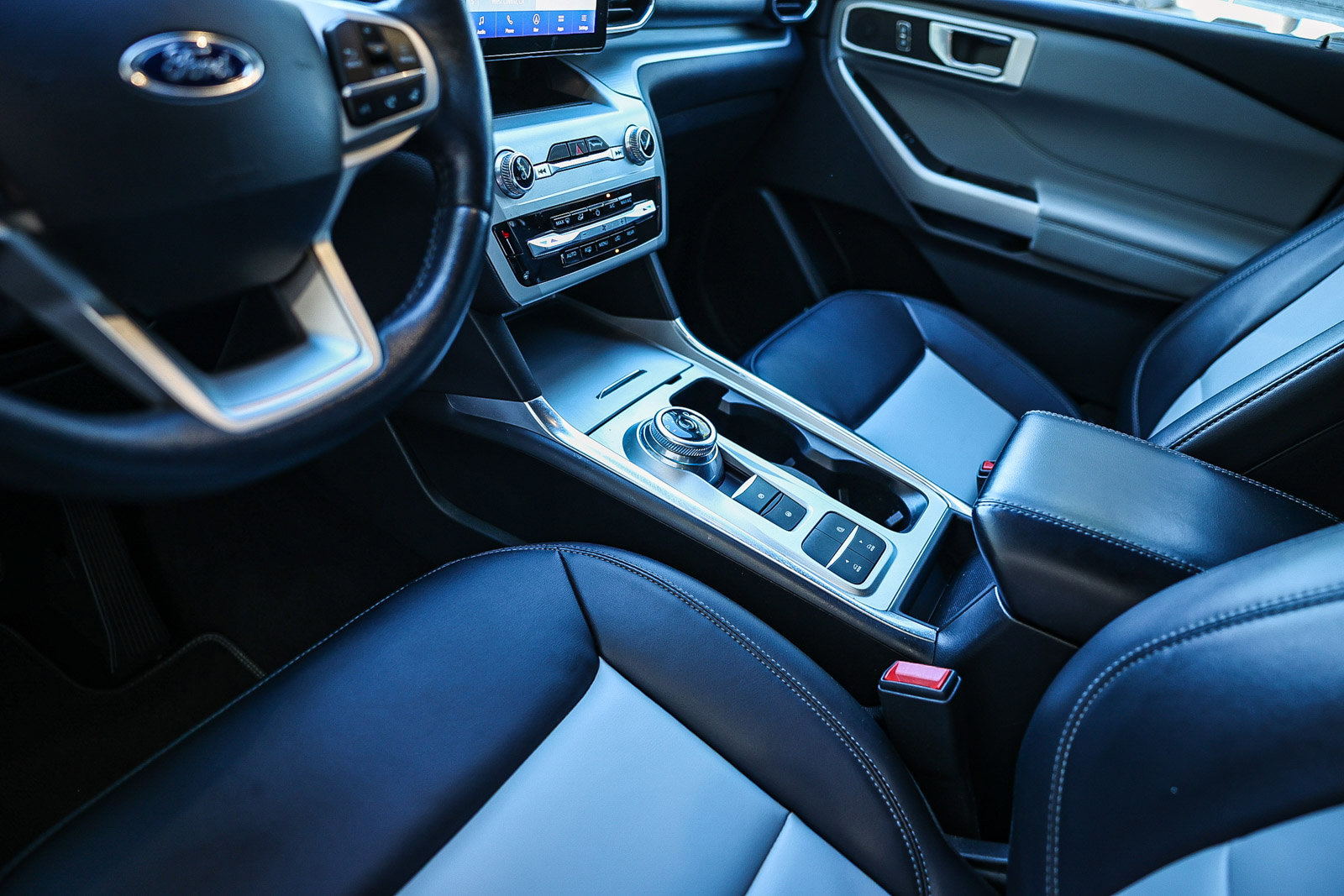 Used 2022 Ford Explorer XLT w/ Equipment Group 202A image 26