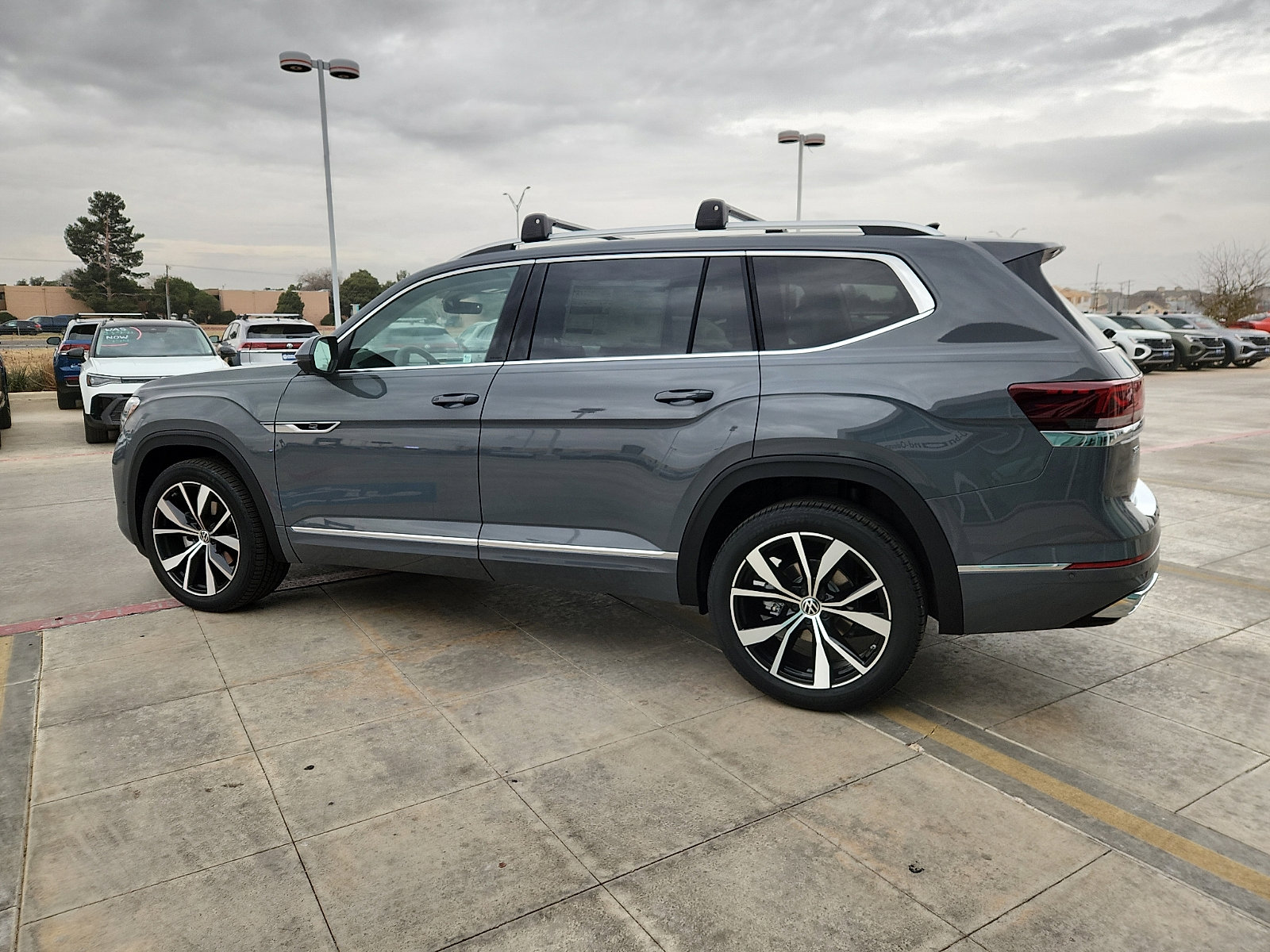 New 2026 Volkswagen Atlas SEL Premium R-Line image 4