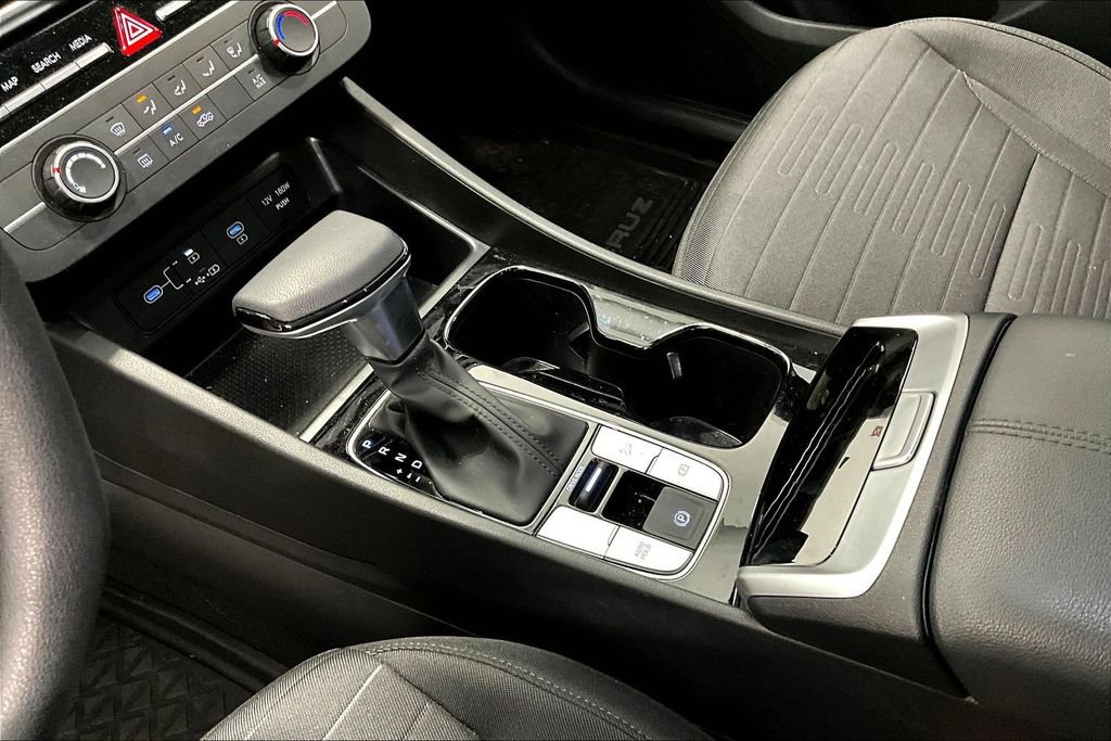 Used 2025 Hyundai Santa Cruz SE image 17