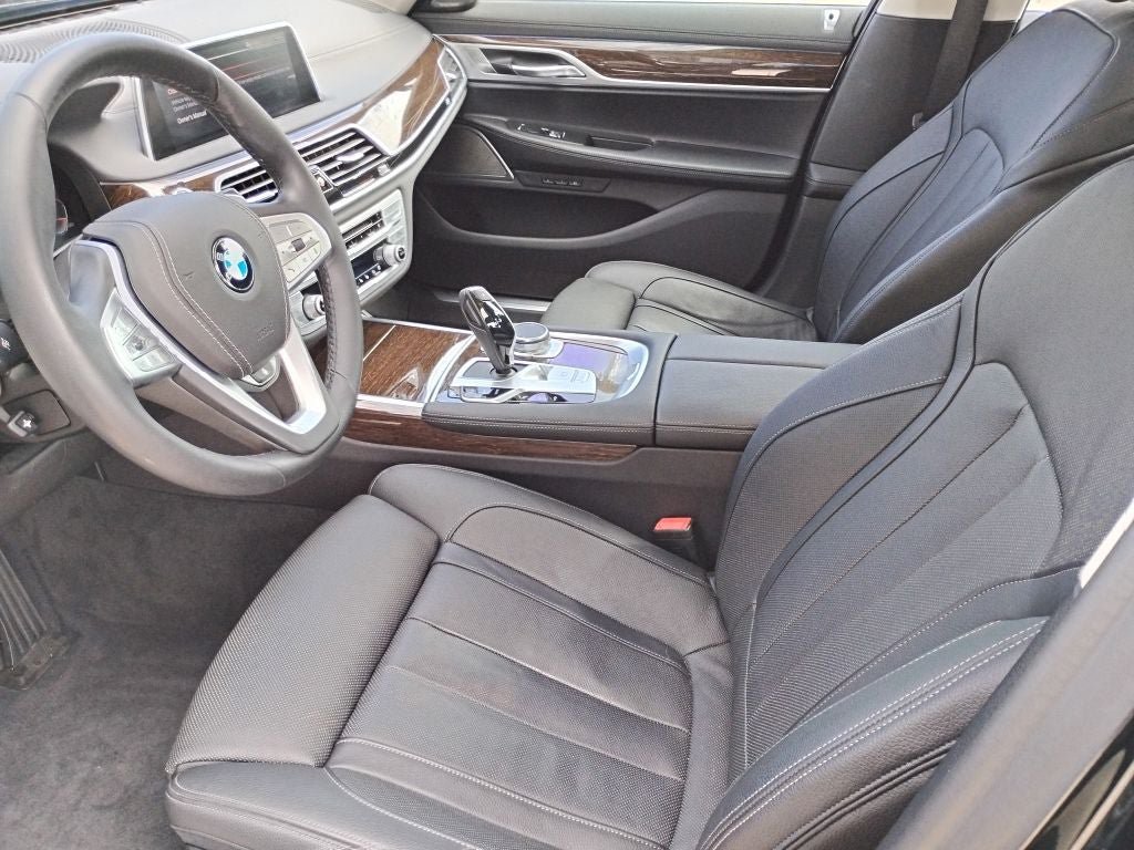 Used 2020 BMW 740i xDrive AWD/4WD image 12