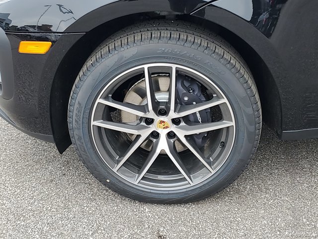 Used 2025 Porsche Macan image 11