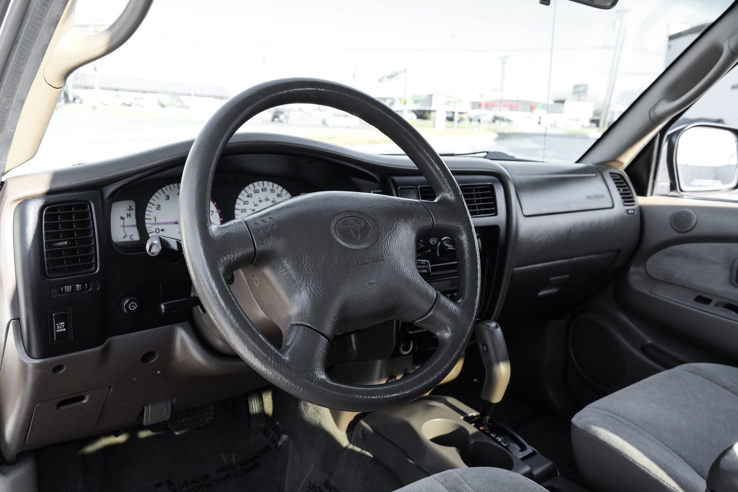 Used 2004 Toyota Tacoma PreRunner RWD image 3