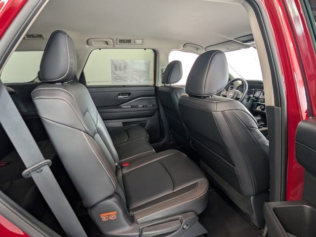 Used 2023 Nissan Pathfinder SL image 14