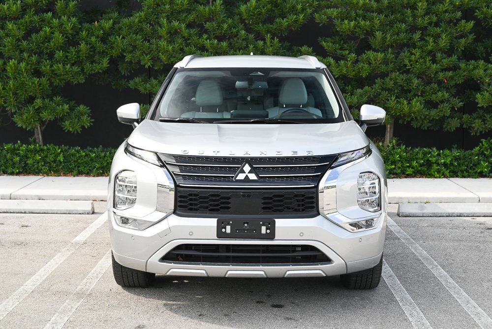 Used 2024 Mitsubishi Outlander SEL image 2