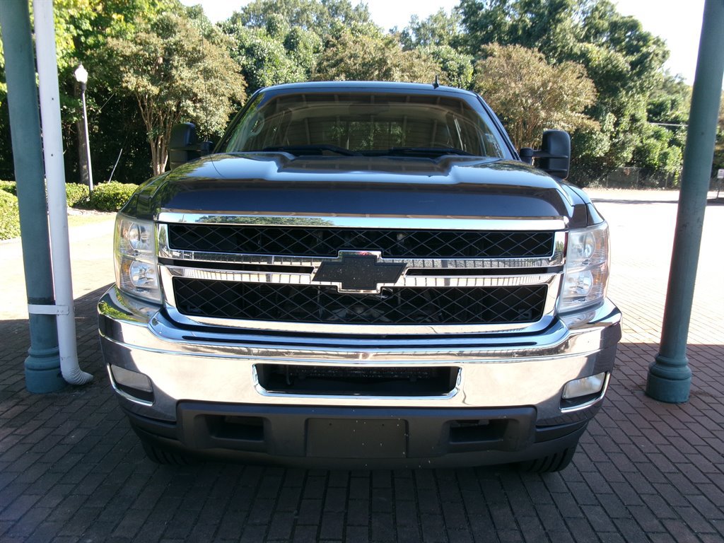 Used 2011 Chevrolet Silverado 2500 LTZ w/ LTZ Plus Package AWD/4WD image 3