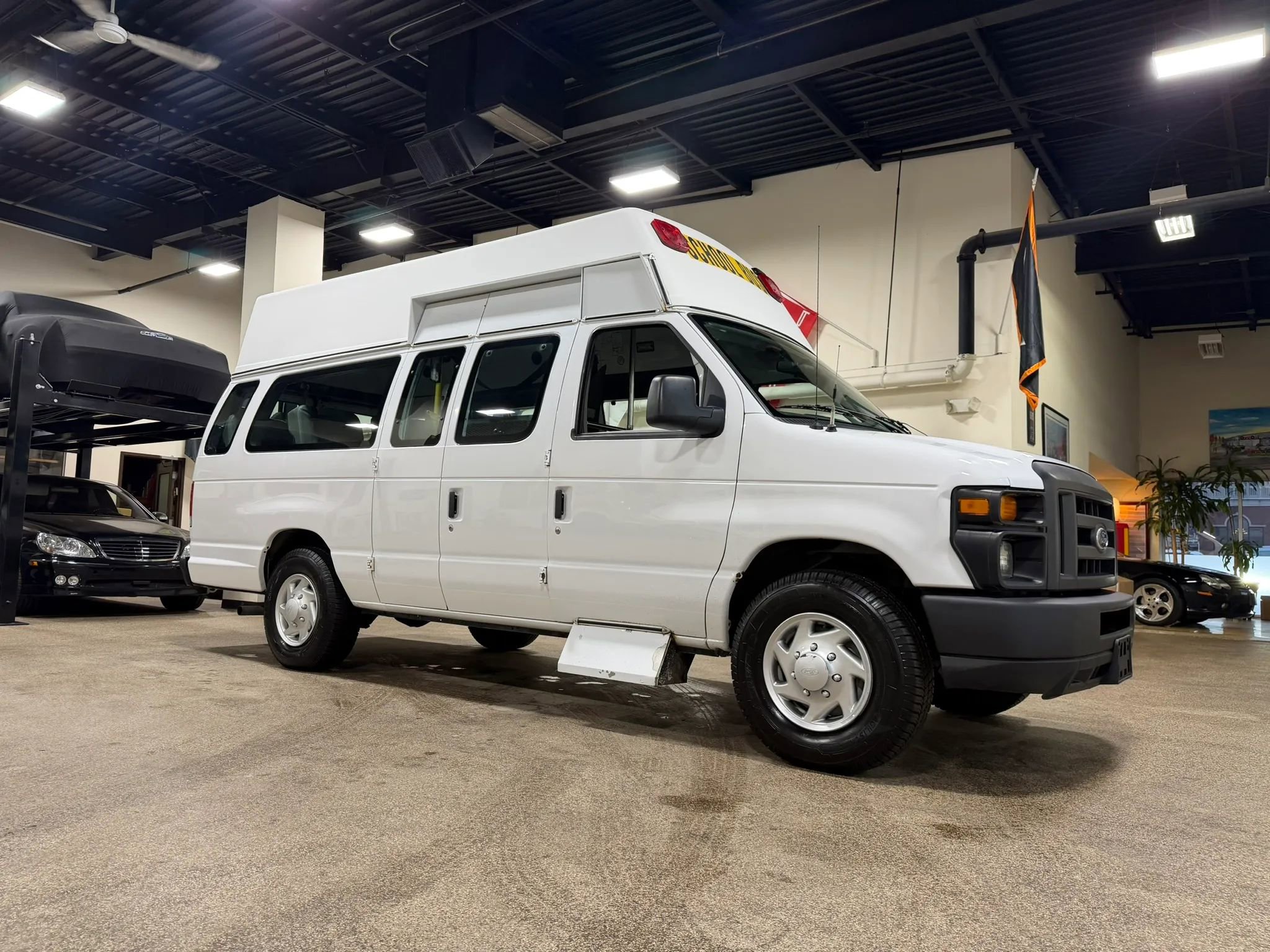 Used 2014 Ford E-250 and Econoline 250 Extended w/ Power Group RWD image 4