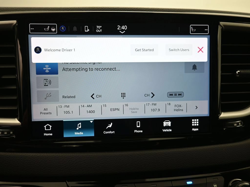 Used 2023 Chrysler Pacifica Touring-L FWD image 11
