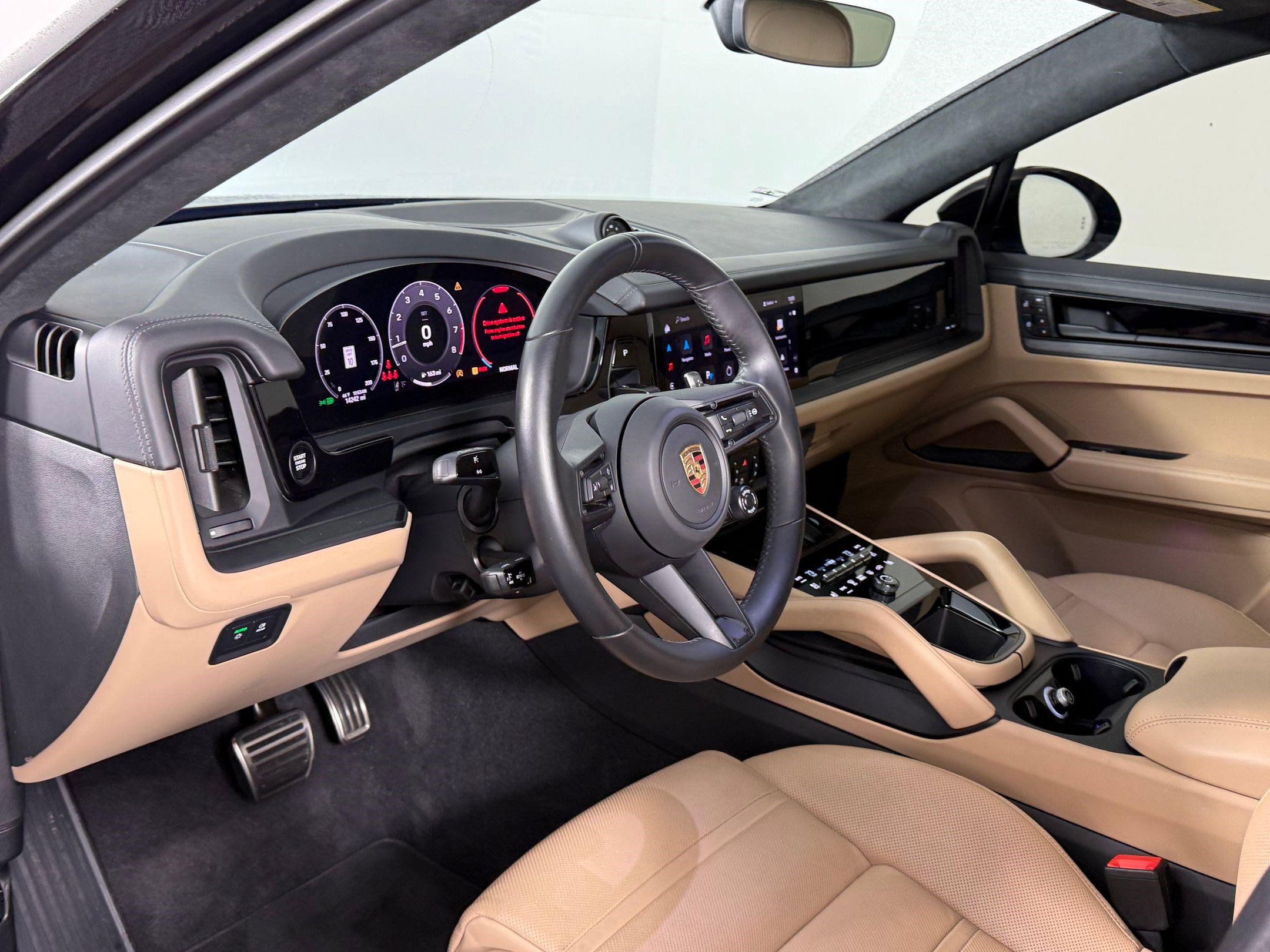 Used 2025 Porsche Cayenne GTS image 4