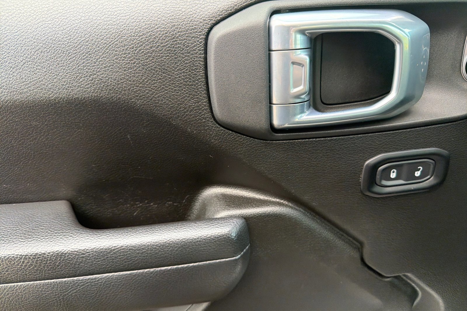 Used 2025 Jeep Wrangler Unlimited Rubicon image 10