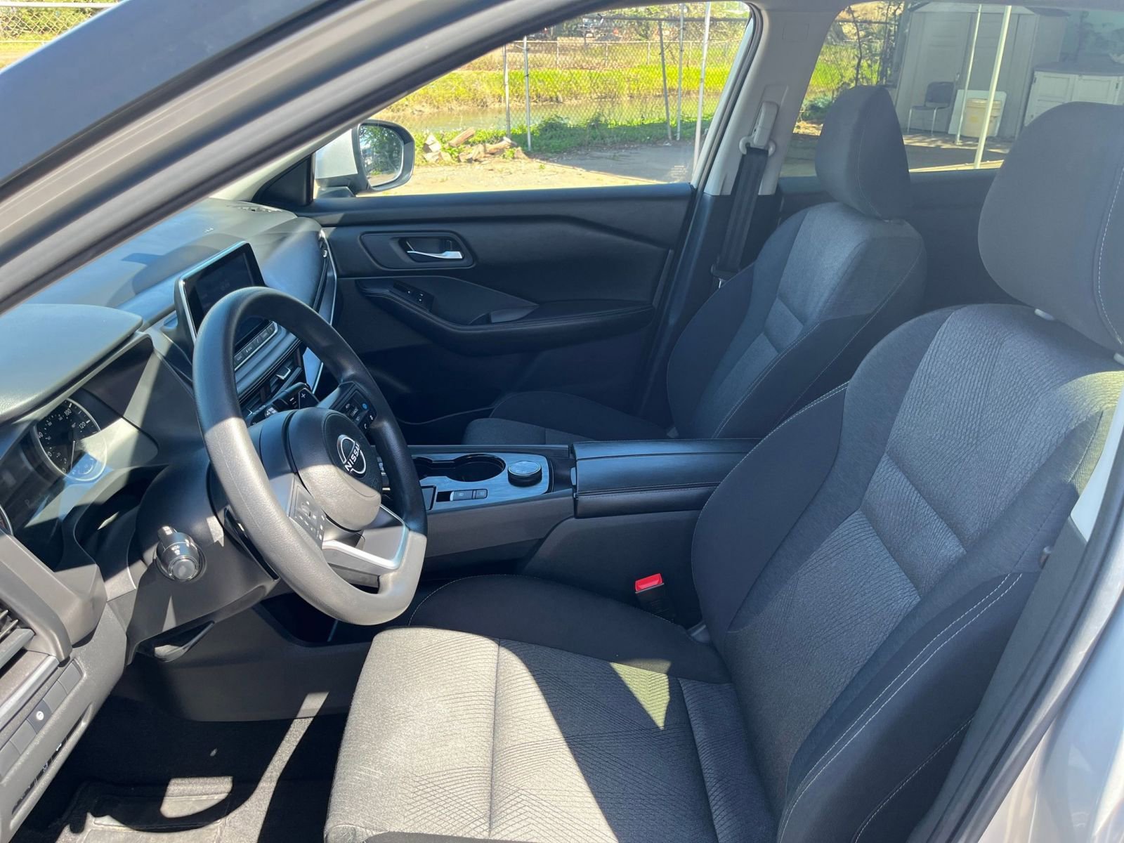 Used 2024 Nissan Rogue SV image 32