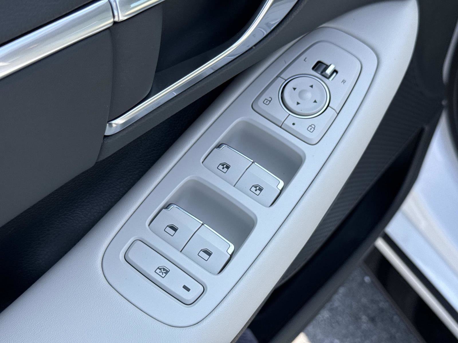 Used 2023 Hyundai Sonata SEL image 16