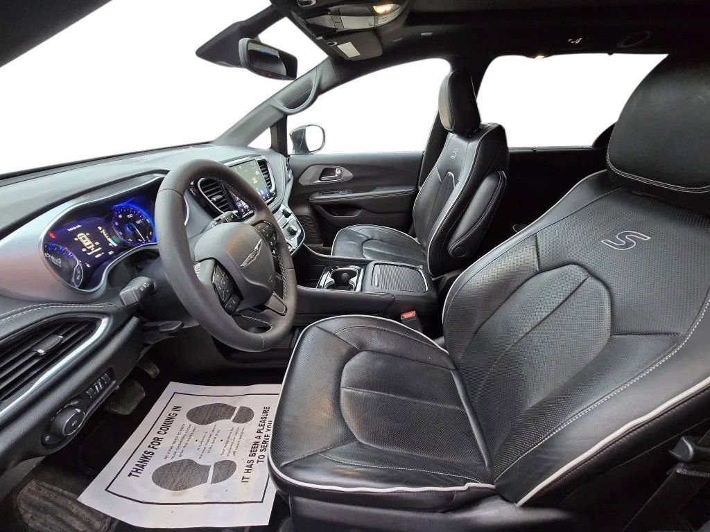 Used 2025 Chrysler Pacifica Limited FWD image 11