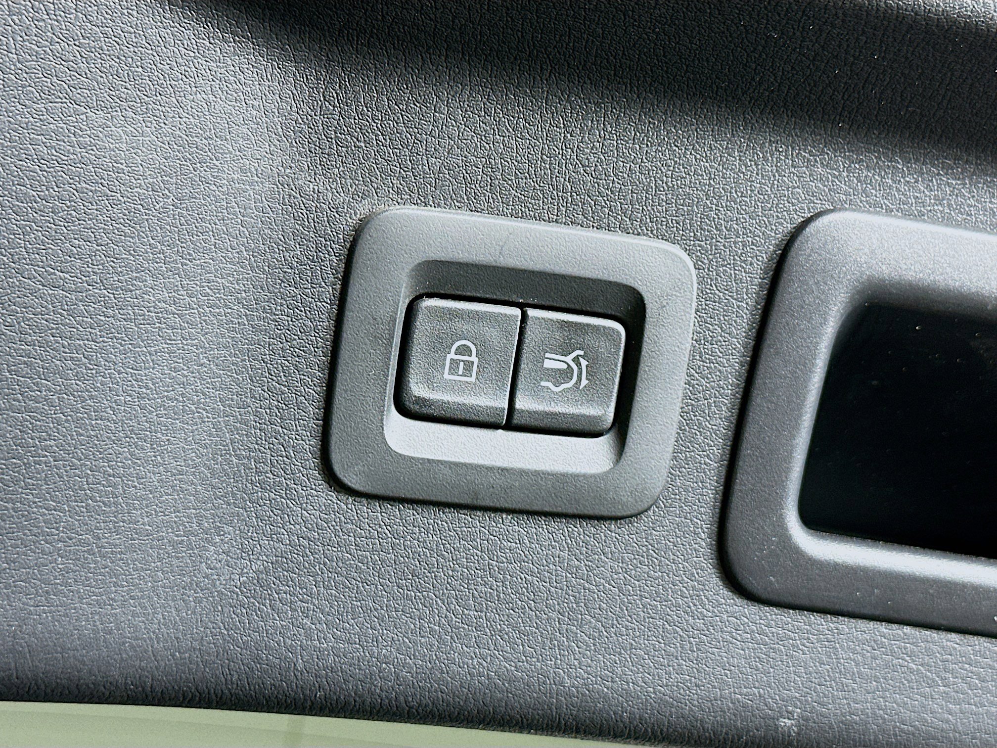 Used 2025 MAZDA CX-90 3.3 Turbo w/ Premium Sport Pkg image 32