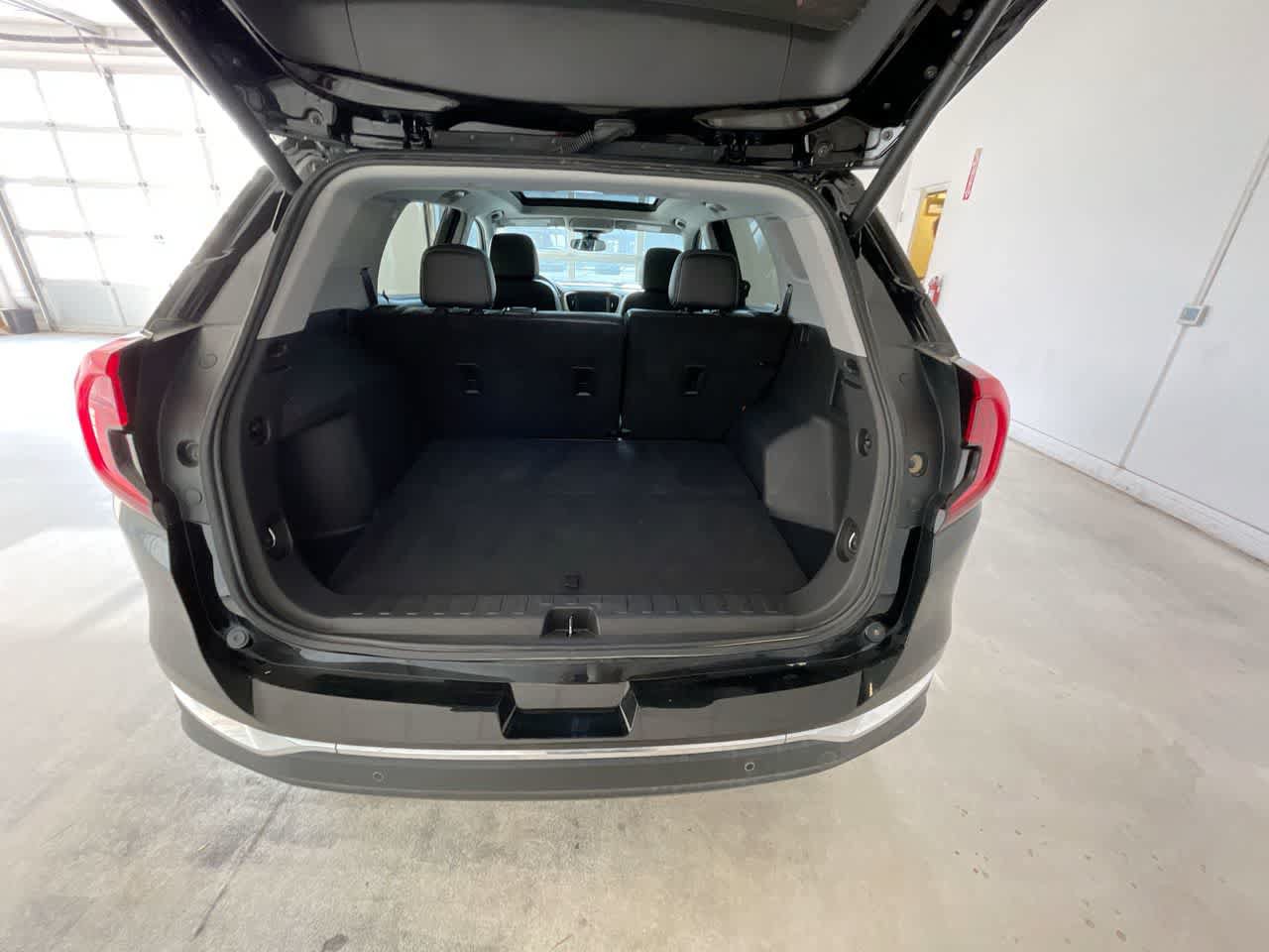 Used 2022 GMC Terrain SLT w/ Tech Package AWD/4WD image 24