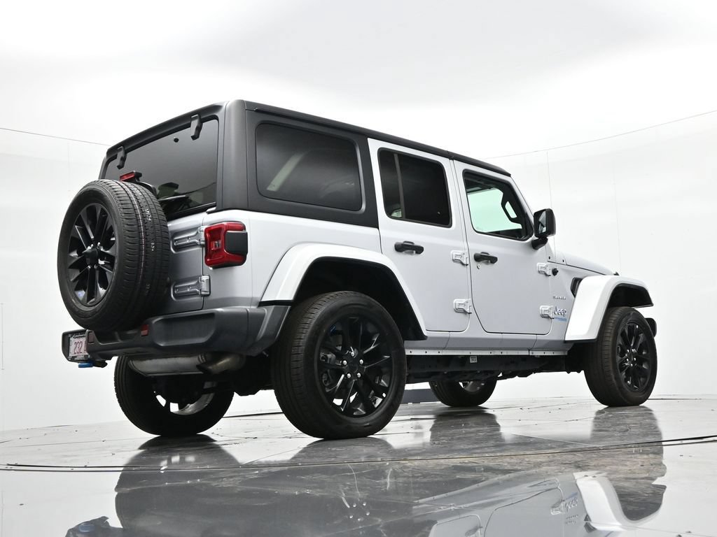Used 2022 Jeep Wrangler Unlimited Sahara w/ Cold Weather Group AWD/4WD image 28
