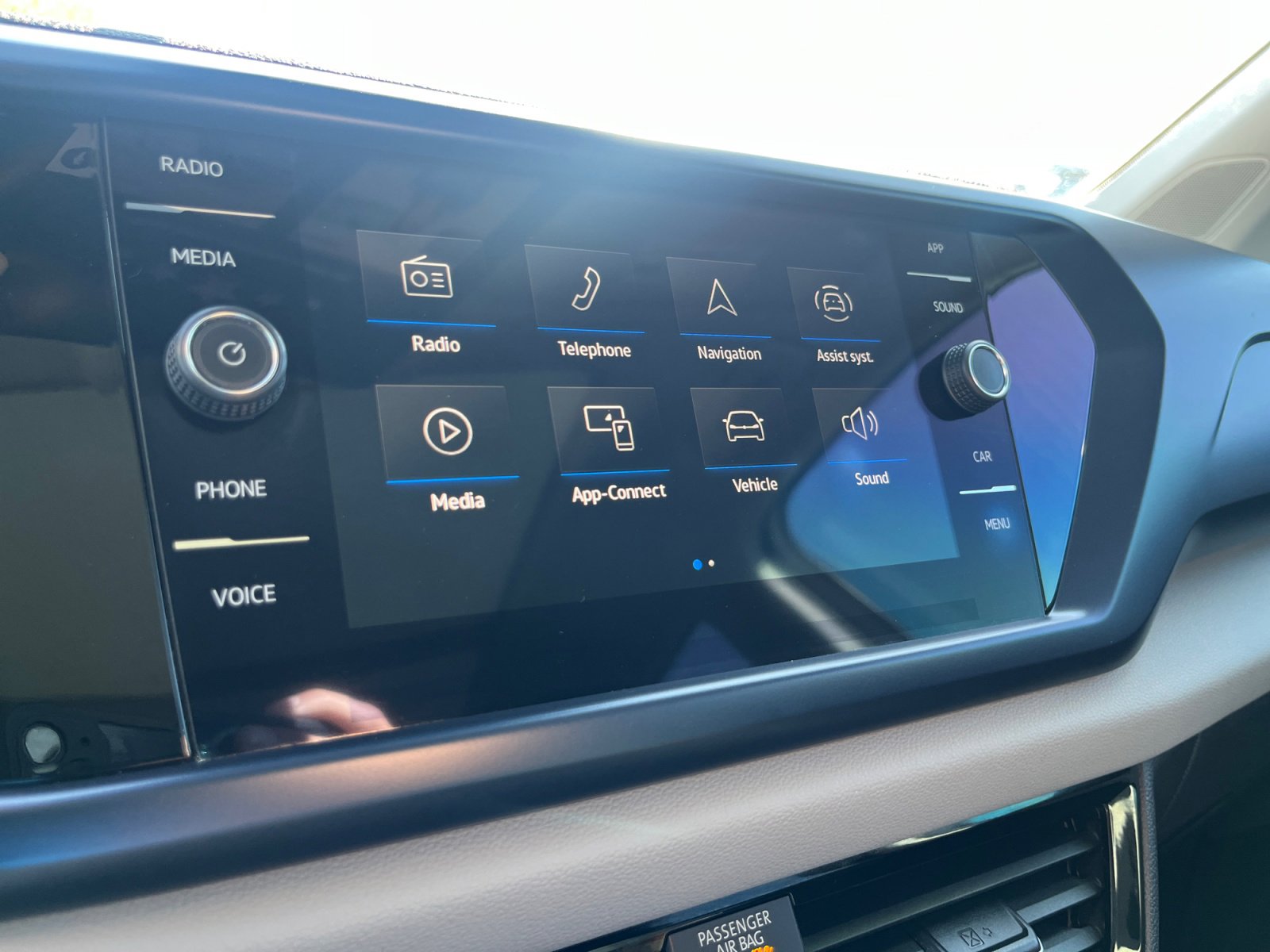 Used 2023 Volkswagen Taos SE w/ Panoramic Sunroof Package FWD image 27