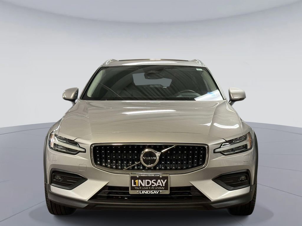 Used 2025 Volvo V60 B5 Cross Country Plus AWD/4WD image 8