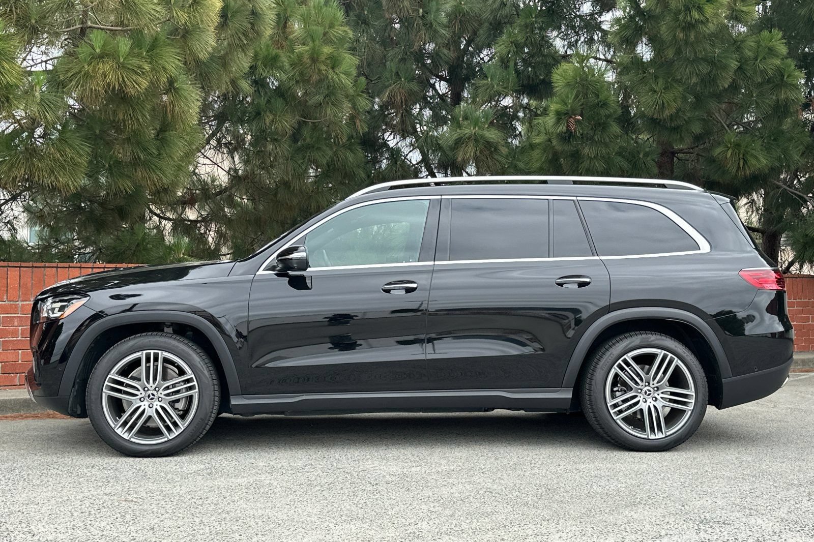 Used 2024 Mercedes-Benz GLS 450 4MATIC image 8