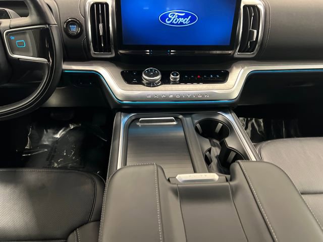 Used 2025 Ford Expedition Platinum image 12