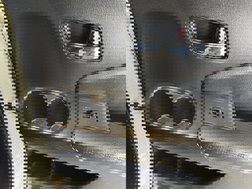 Used 2017 Honda Pilot Touring image 14