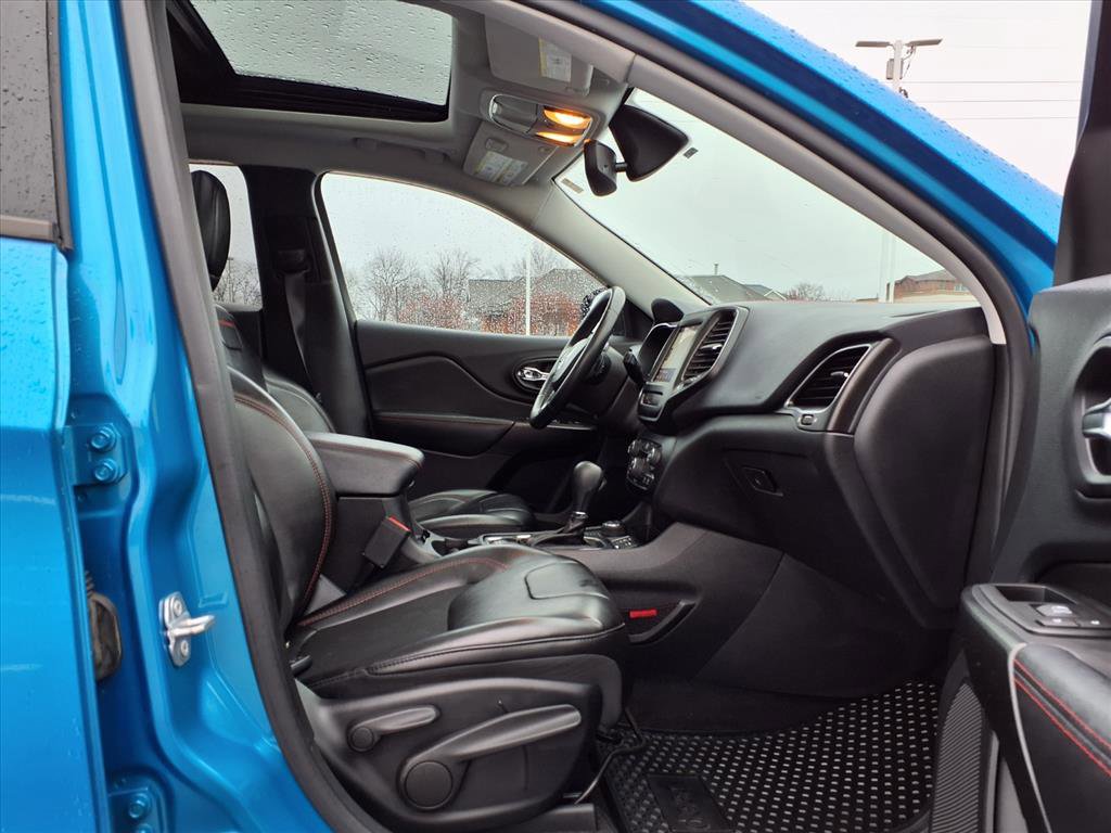 Used 2019 Jeep Cherokee Trailhawk w/ Comfort/Convenience Group image 30