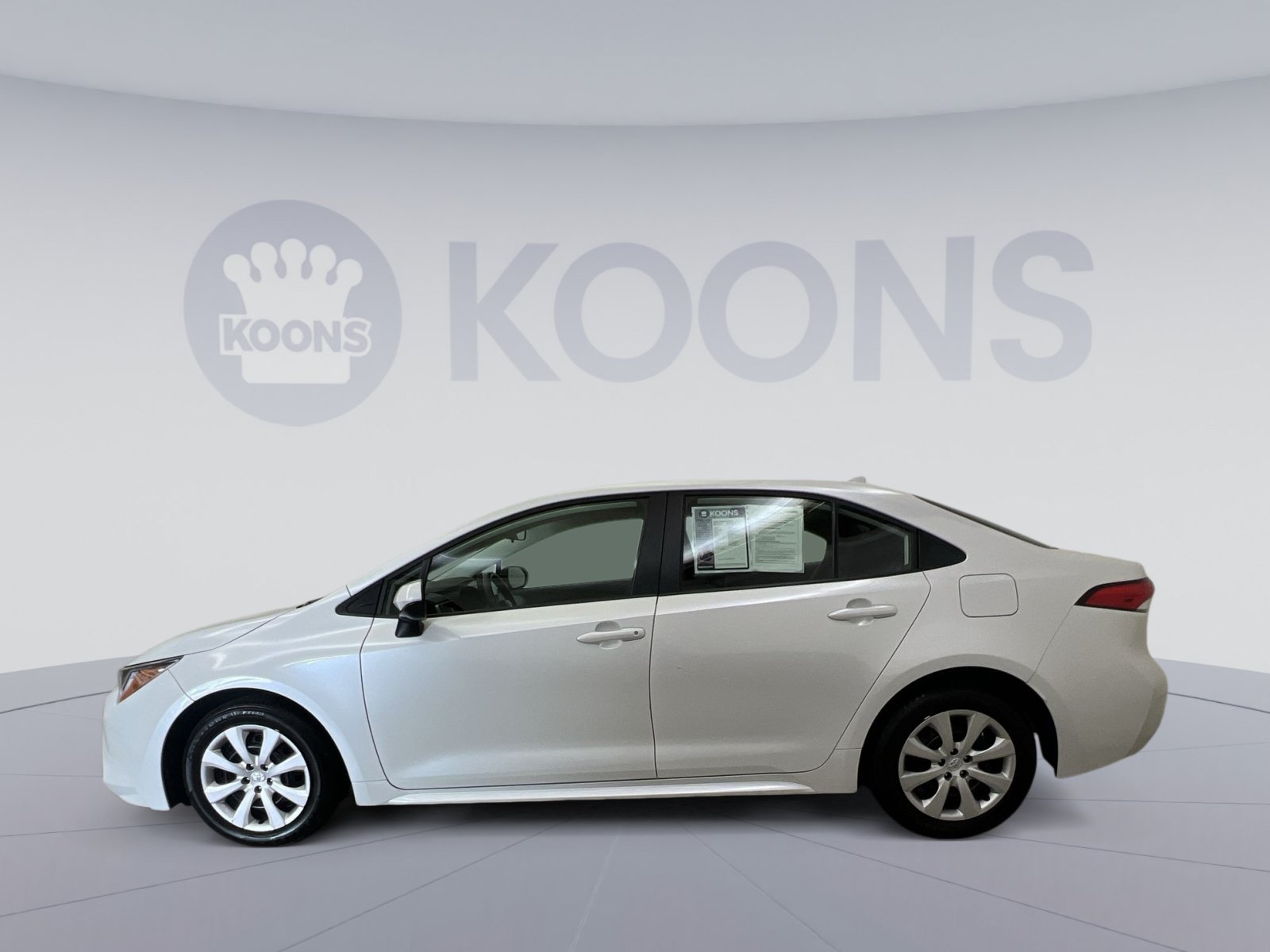 Used 2025 Toyota Corolla LE FWD image 2