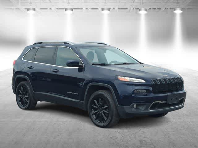 Used 2016 Jeep Cherokee Limited w/ Luxury Group AWD/4WD image 2