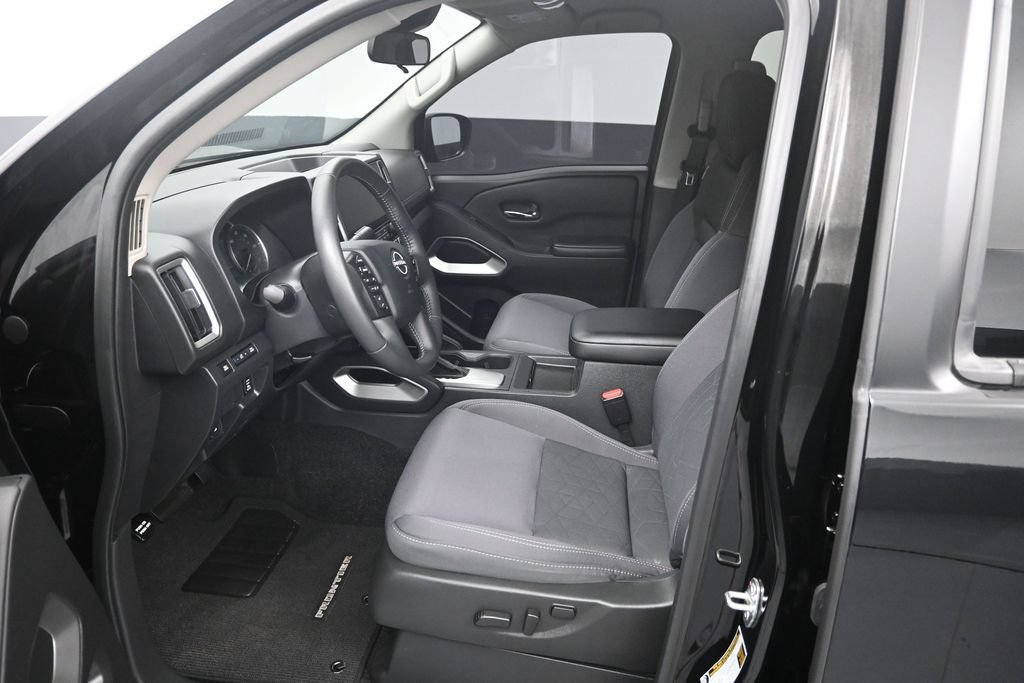 Used 2025 Nissan Frontier SV w/ SV Convenience Package AWD/4WD image 9