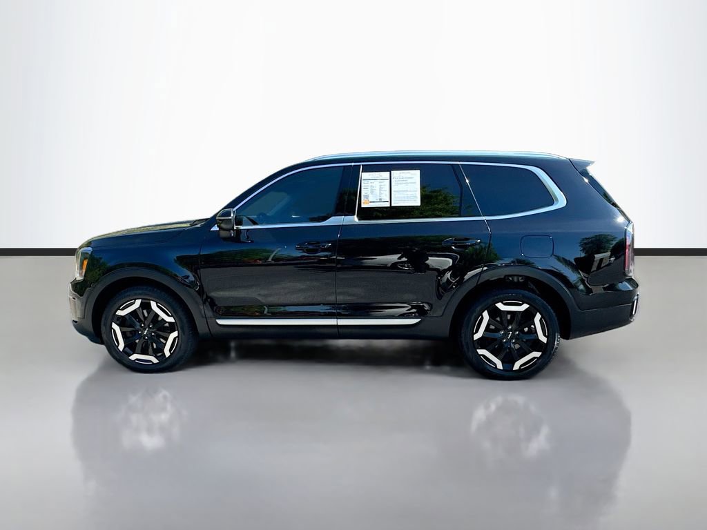 Used 2024 Kia Telluride EX w/ EX Captain's Chair Package FWD image 4