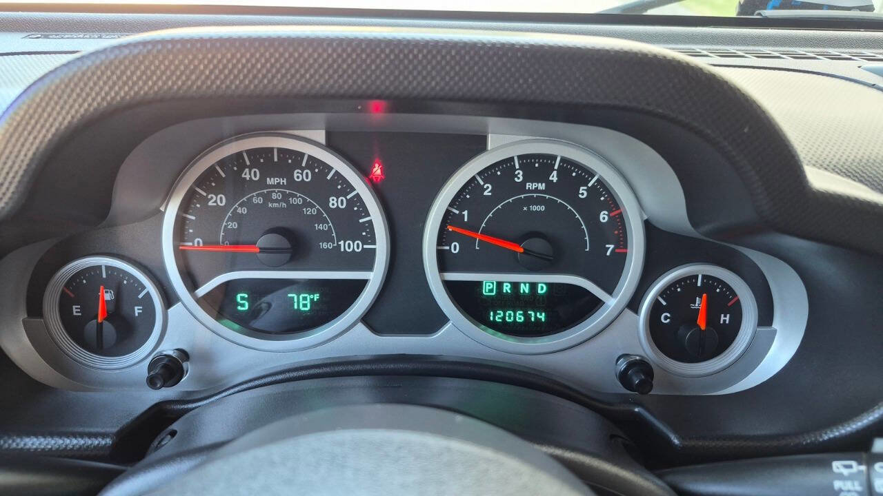 Used 2008 Jeep Wrangler Sahara w/ Dual Top Group AWD/4WD image 27