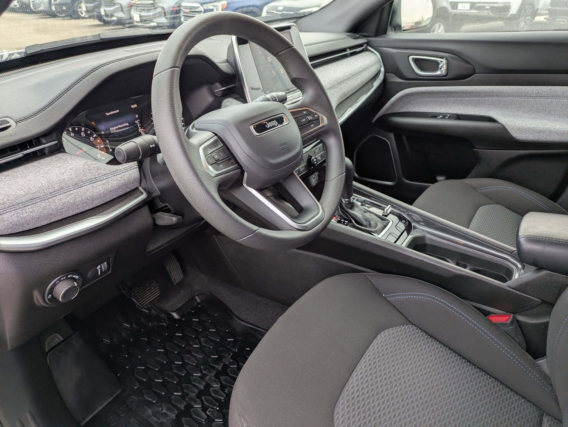 Used 2025 Jeep Compass Sport image 9