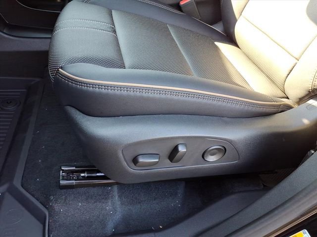 New 2026 Chevrolet Traverse High Country w/ LPO, Floor Liner Package AWD/4WD image 7