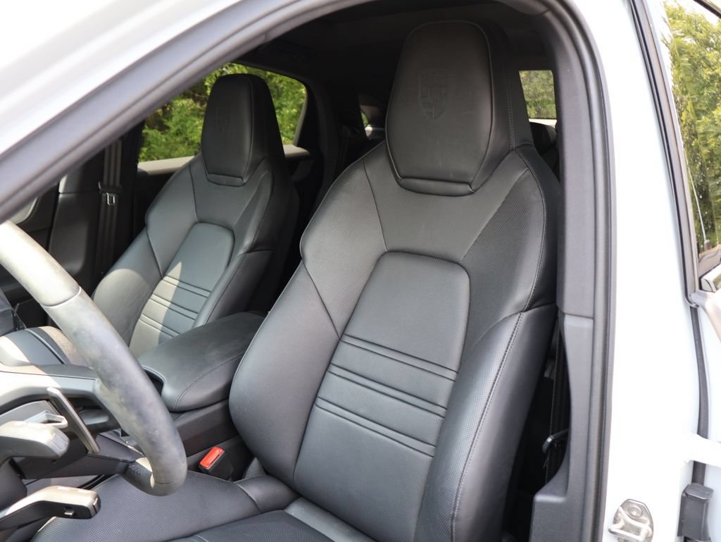 Used 2025 Porsche Cayenne Coupe AWD/4WD image 5