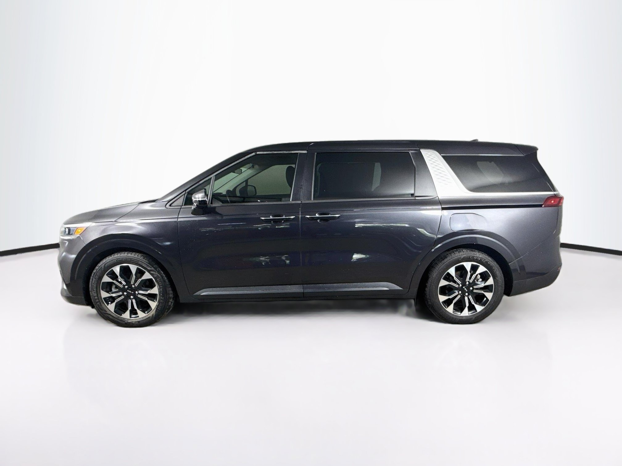 Used 2023 Kia Carnival EX FWD image 7