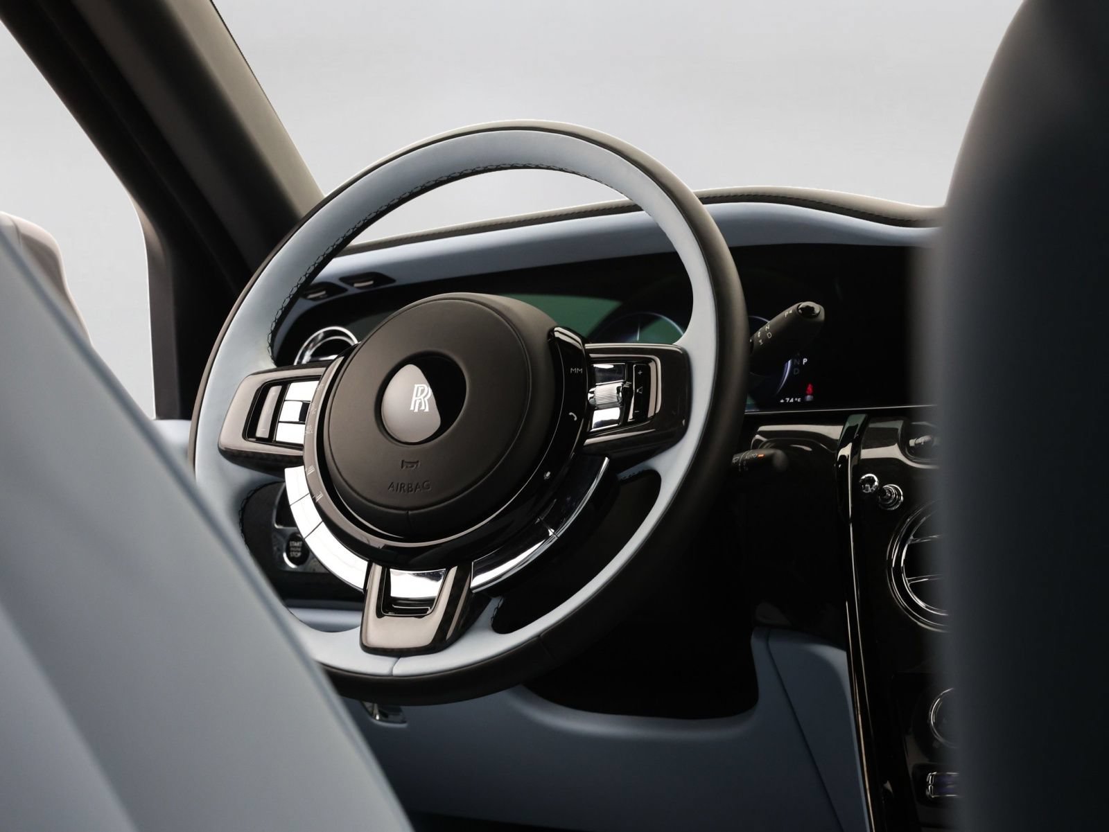 Certified 2025 Rolls-Royce Cullinan Black Badge AWD/4WD image 17