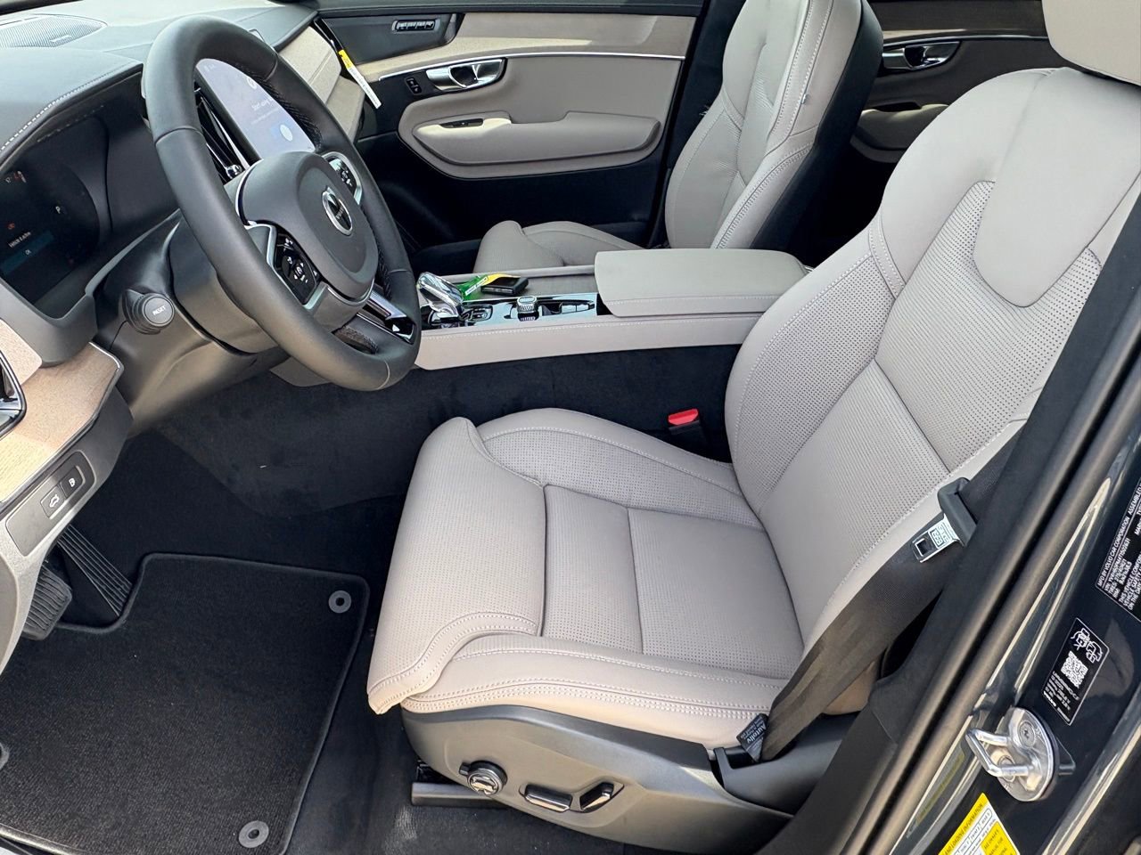 New 2026 Volvo XC90 T8 Ultra w/ Lounge Package image 17