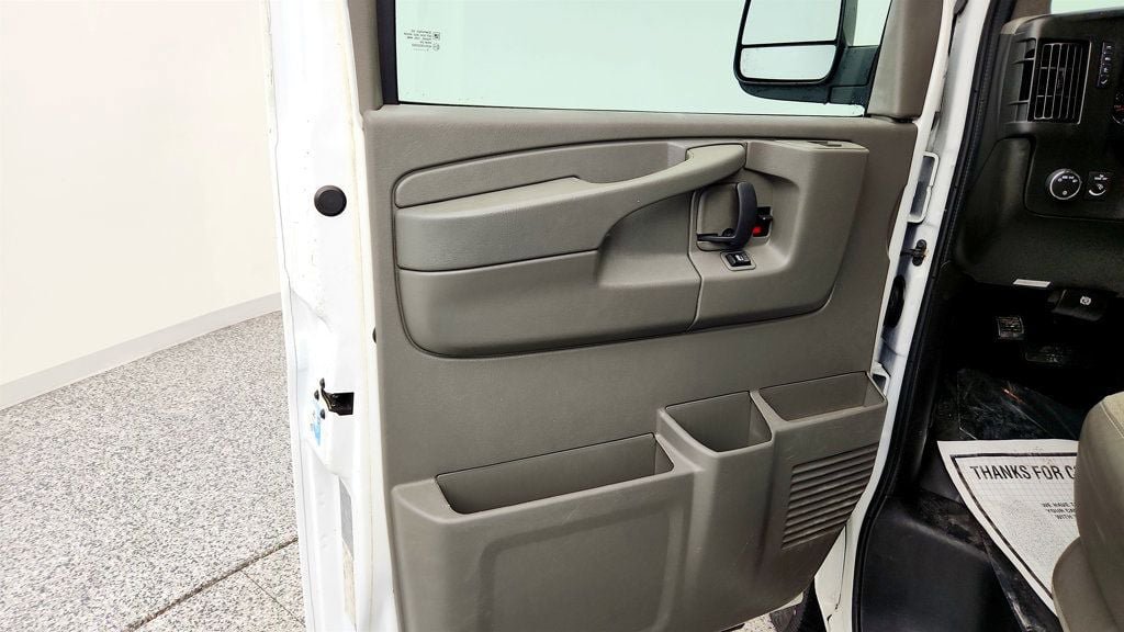 Used 2015 GMC Savana 2500 RWD image 10