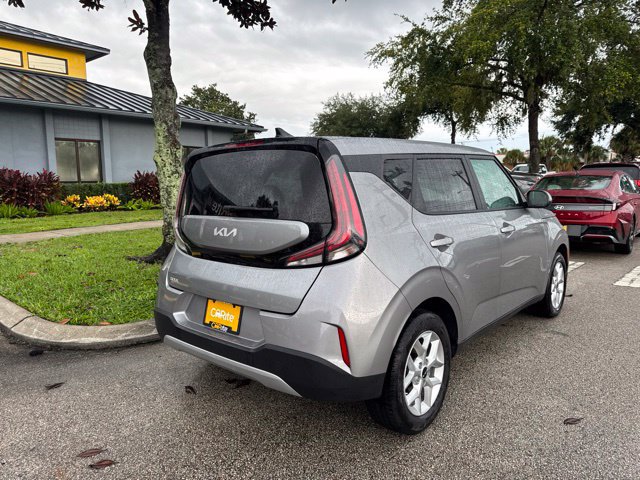 Used 2025 Kia Soul LX w/ LX Technology Package FWD image 7
