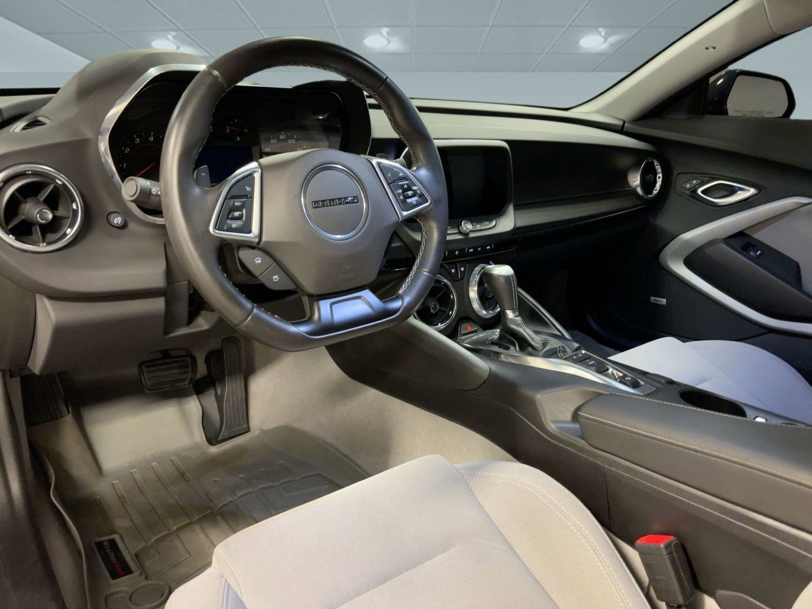 Used 2021 Chevrolet Camaro LT w/ Technology Package image 4