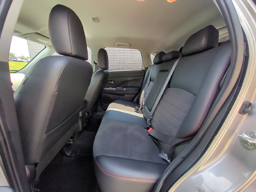 Used 2025 Mitsubishi Outlander Sport SE AWD/4WD image 27