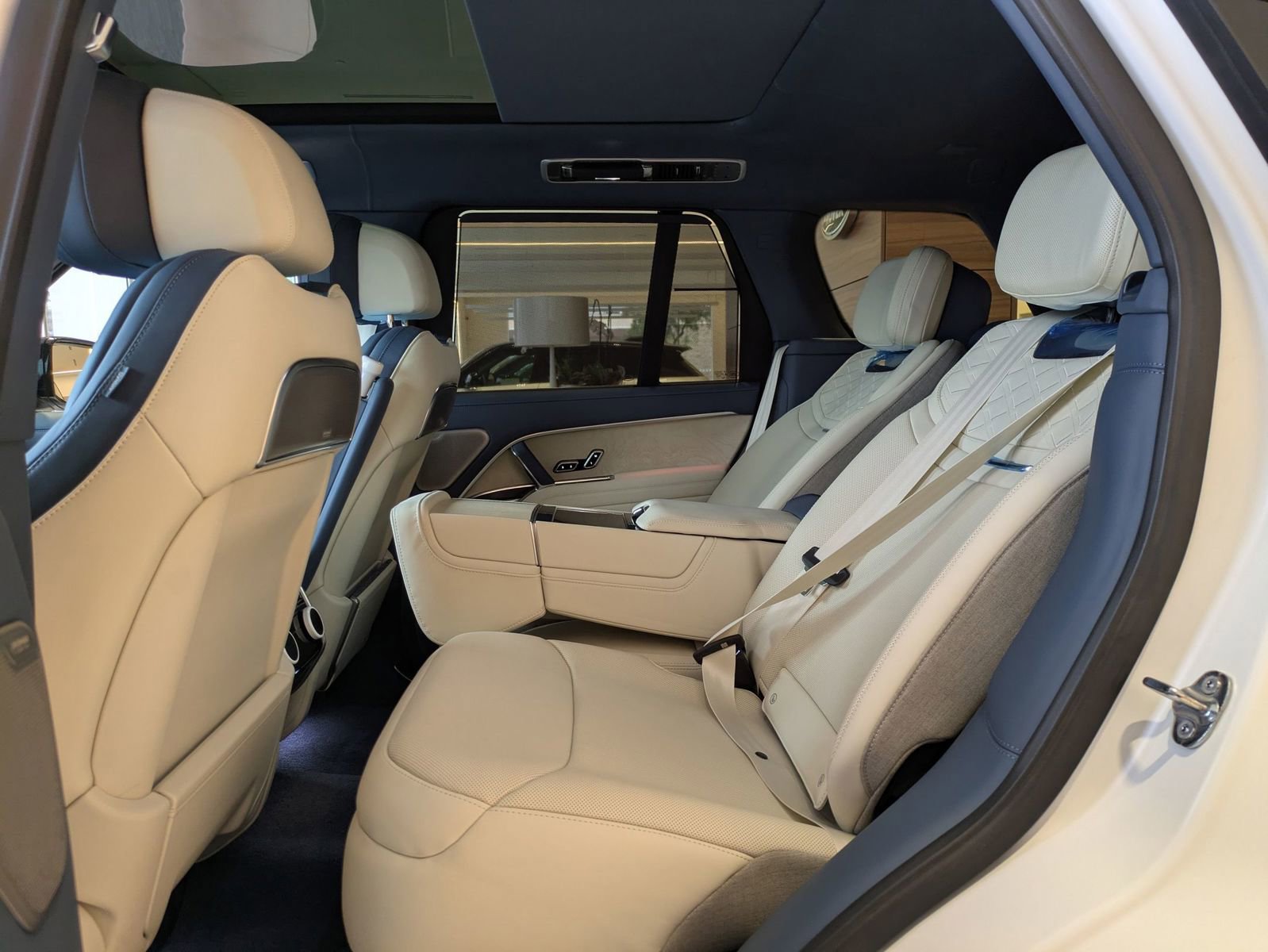 New 2026 Land Rover Range Rover SV image 24