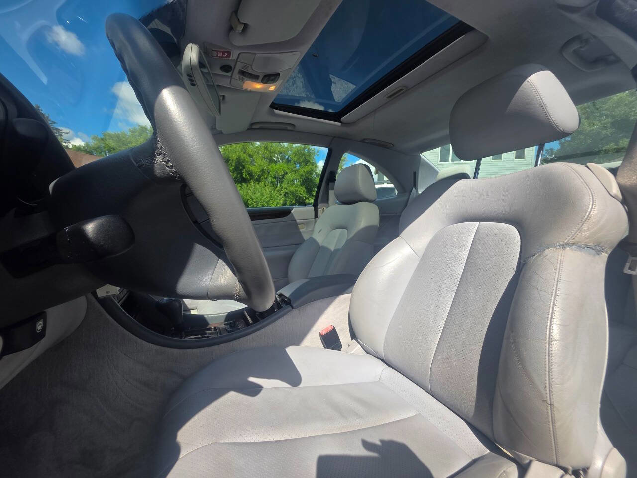 Used 2000 Mercedes-Benz CLK 320 Coupe image 8