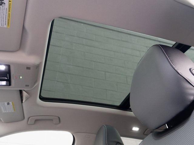 New 2025 Volkswagen Tiguan SE image 13