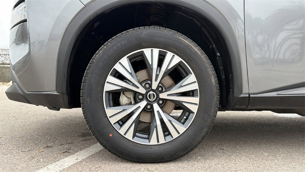 Used 2021 Nissan Rogue SV w/ Premium Package image 12