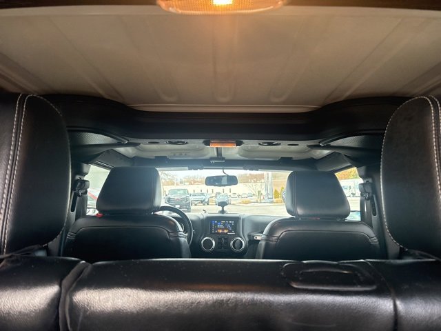 Used 2016 Jeep Wrangler Unlimited Rubicon image 35