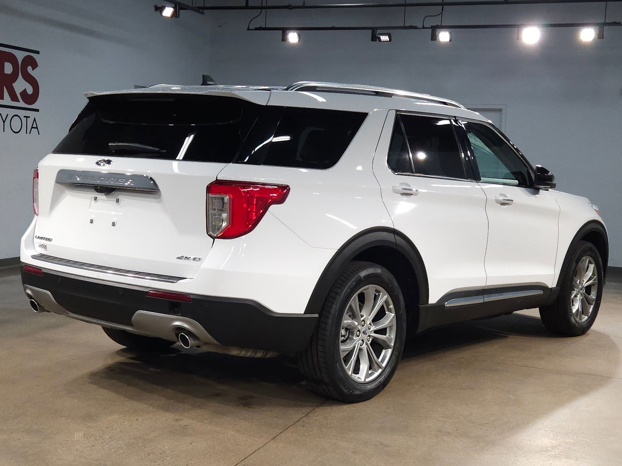 Used 2023 Ford Explorer Limited AWD/4WD image 7