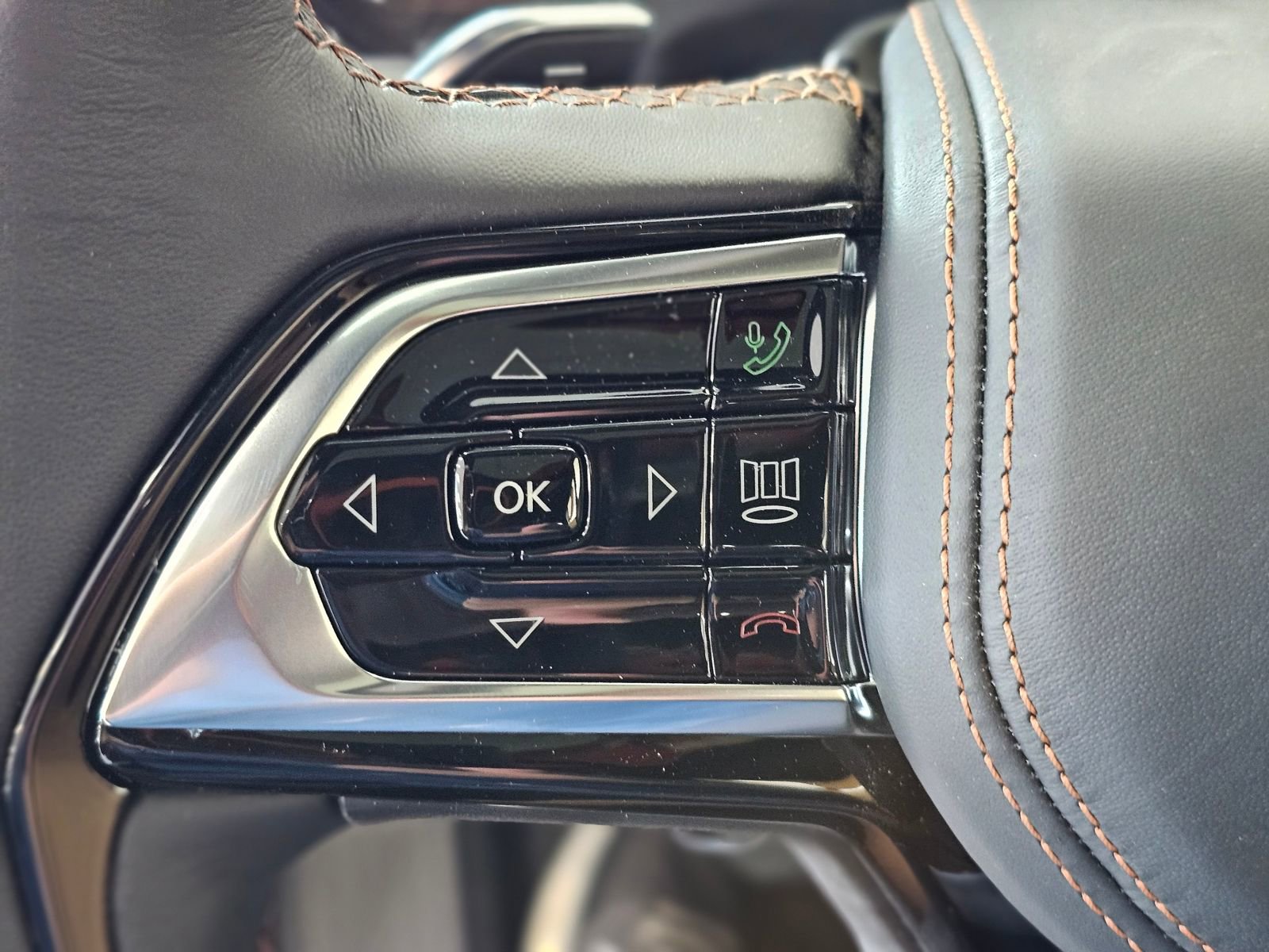 New 2026 Jeep Grand Cherokee Summit image 16