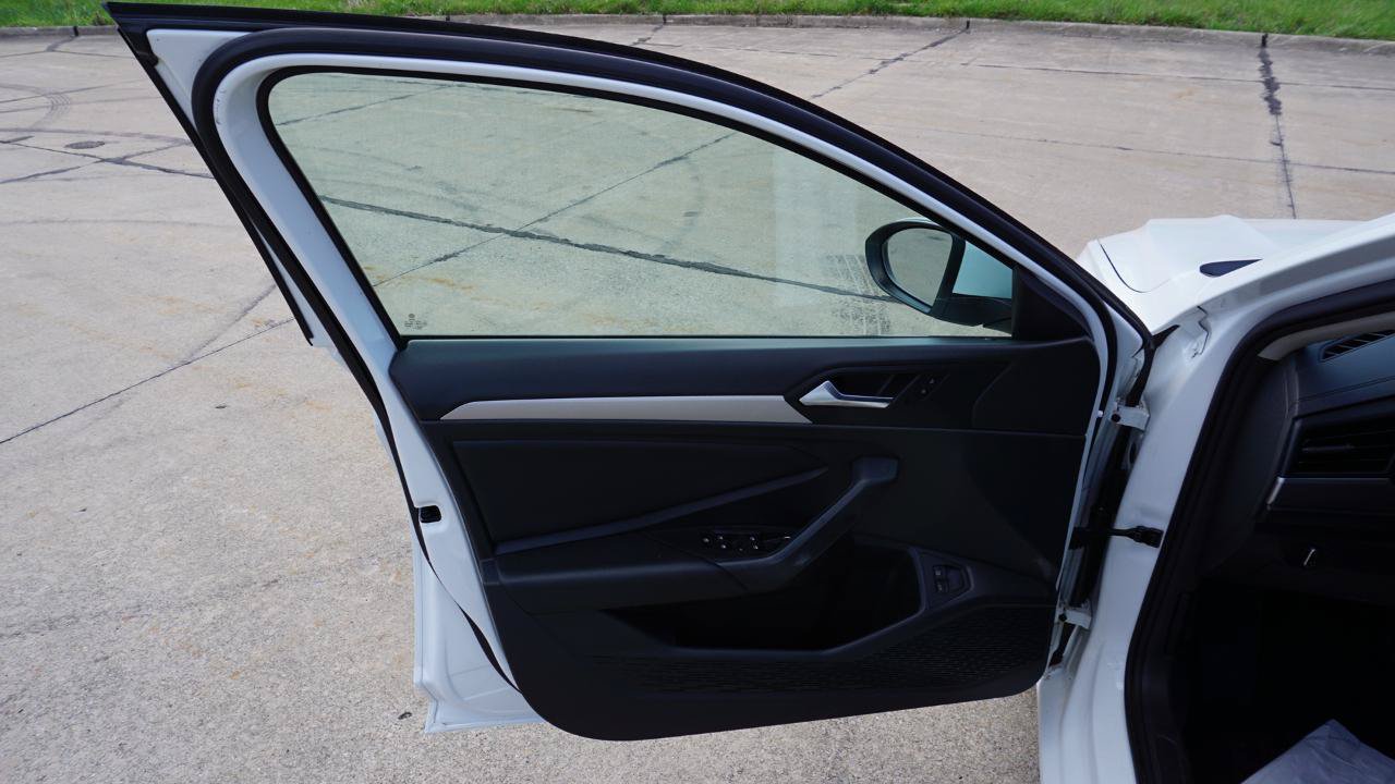 Used 2021 Volkswagen Jetta SE FWD image 30
