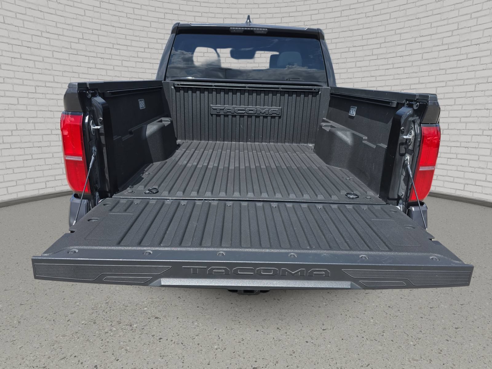 Used 2025 Toyota Tacoma SR5 RWD image 12