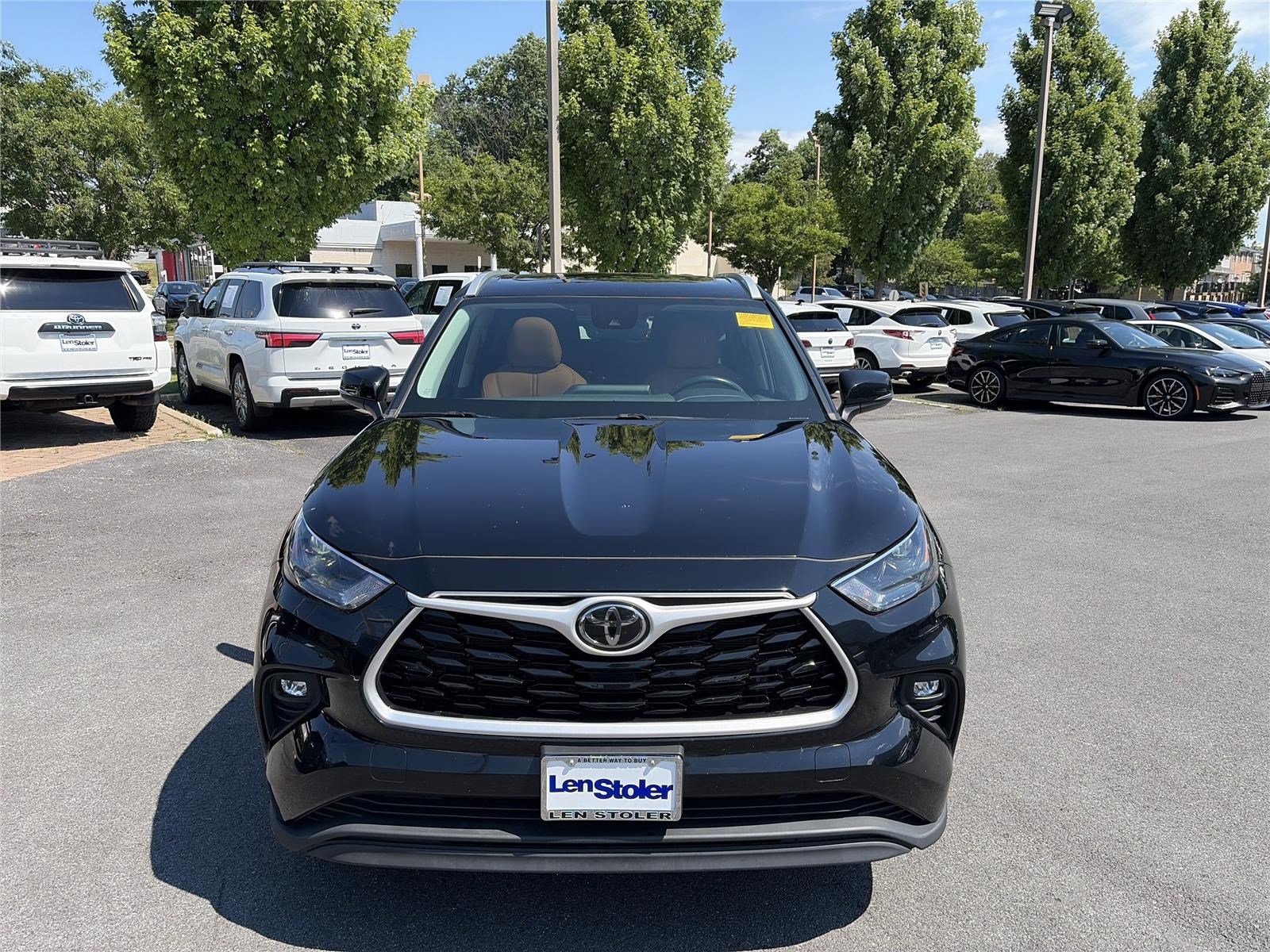 Used 2022 Toyota Highlander XLE AWD/4WD image 8